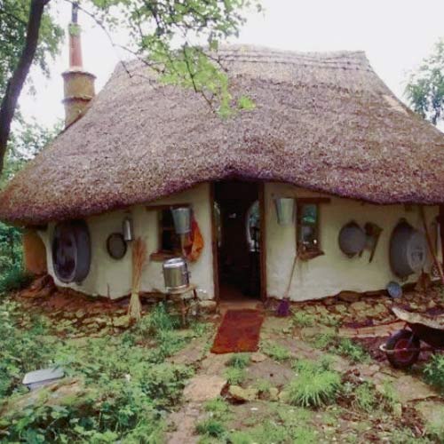 Британский крестьянин выстроил прекрасный Хоббит-дом всего за 150 фунтов.
