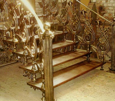 Перила и поручни: принципиальный декоративный элемент лестницы